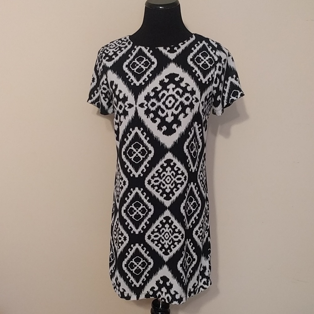Lulus black and white short sleeve shift dress
